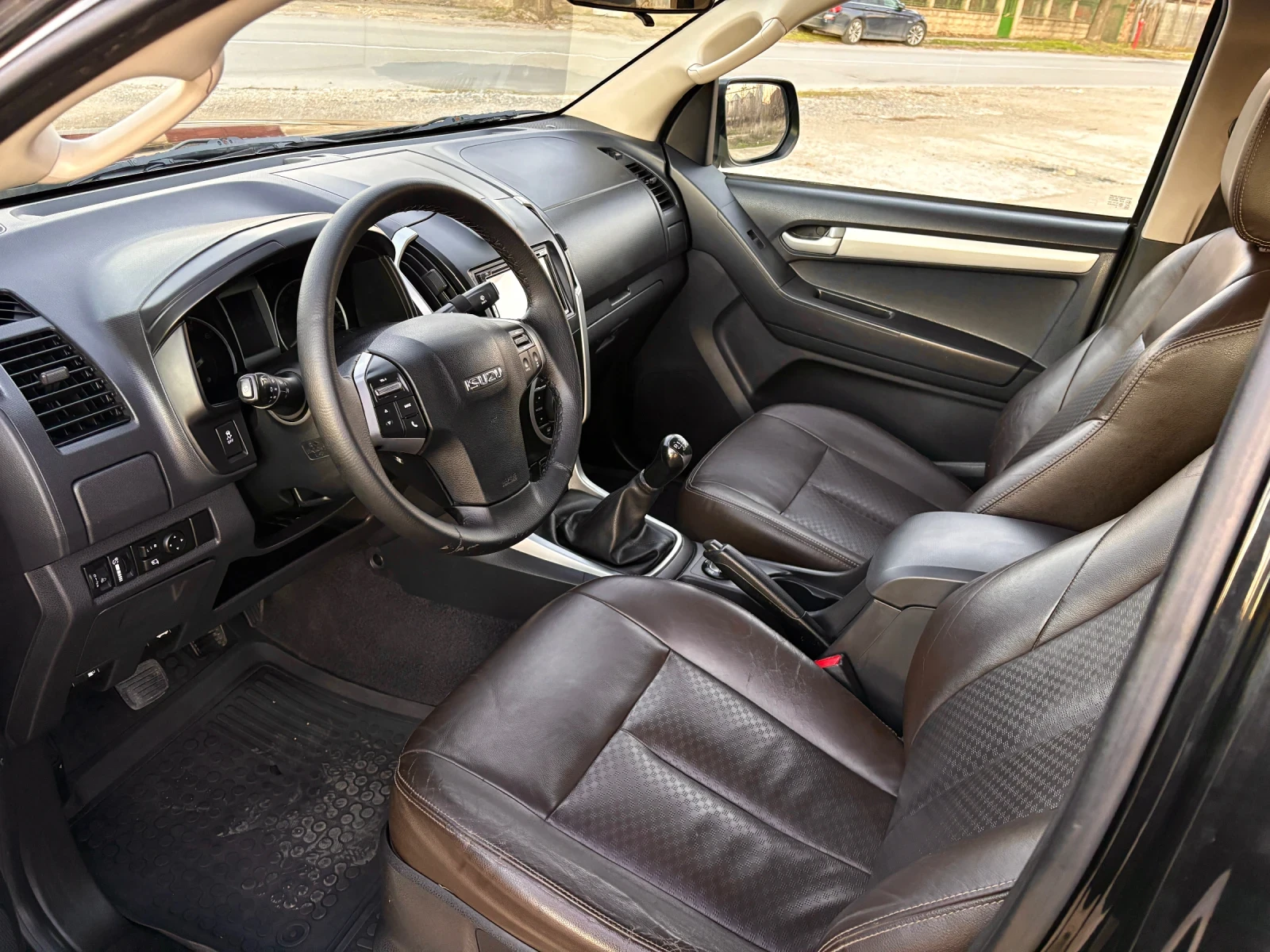 Isuzu D-max 2.5ТD LS LIMITED* Камера* Хардтоп*  - изображение 7