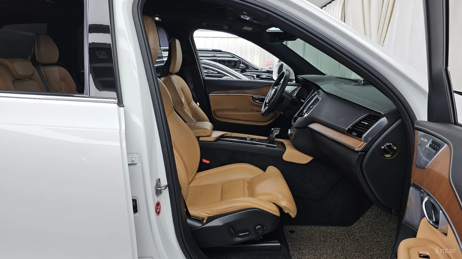 Volvo Xc90 T6 INSCRIPTION* HUD* 360* МАСАЖИ* АВТОКРЕДИТ, снимка 3 - Автомобили и джипове - 55680343