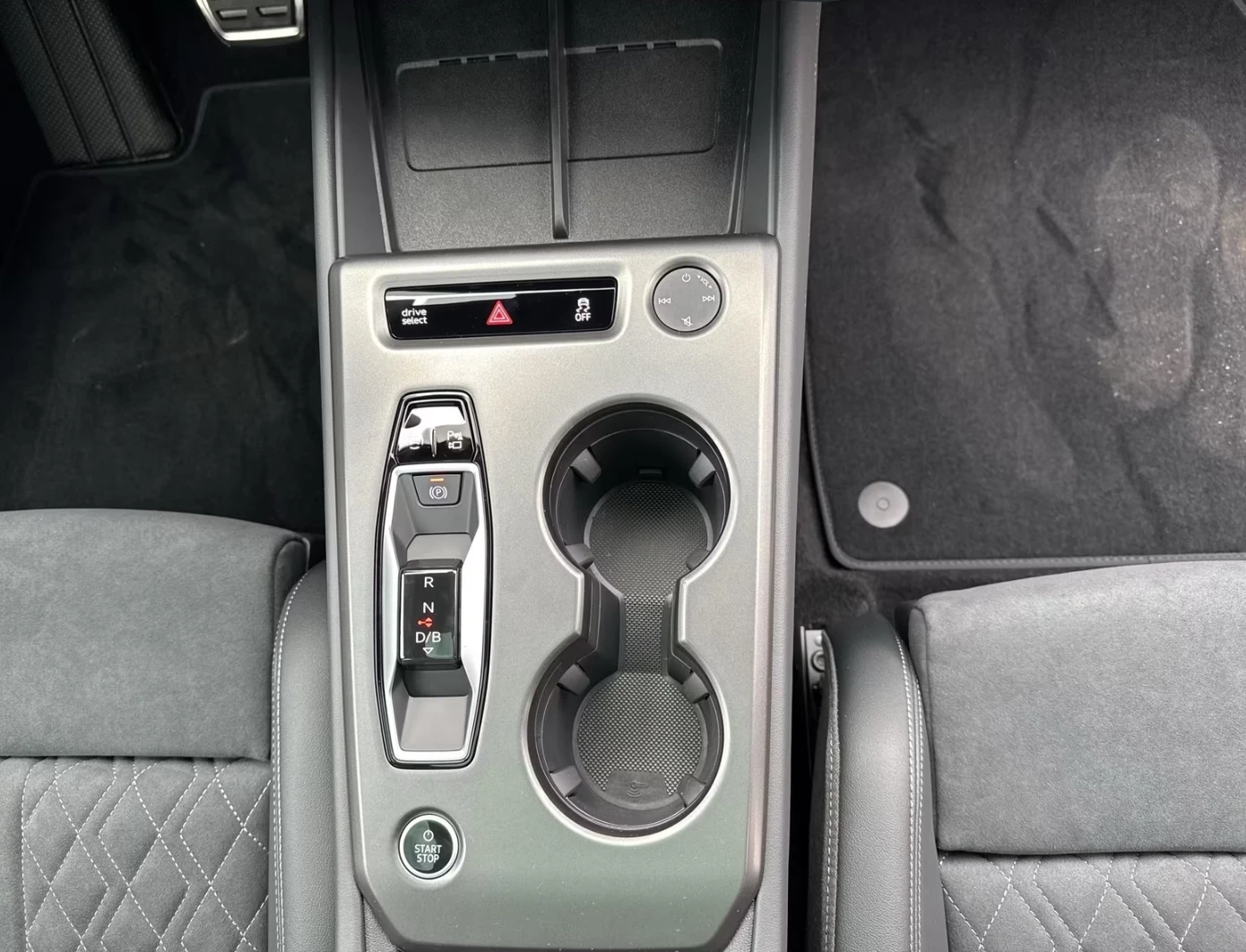 Audi Q4 E-TRON* 82KW* QUATTRO* PANO* SONOS* 360* , снимка 8 - Автомобили и джипове - 55844199