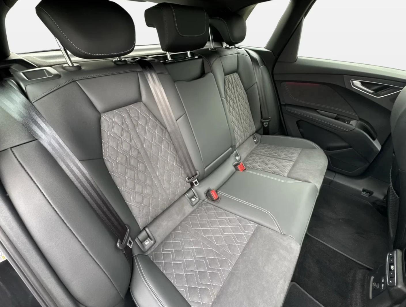 Audi Q4 E-TRON* 82KW* QUATTRO* PANO* SONOS* 360* , снимка 11 - Автомобили и джипове - 55844199