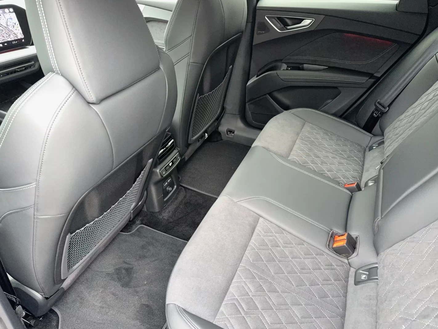 Audi Q4 E-TRON* 82KW* QUATTRO* PANO* SONOS* 360* , снимка 10 - Автомобили и джипове - 55844199