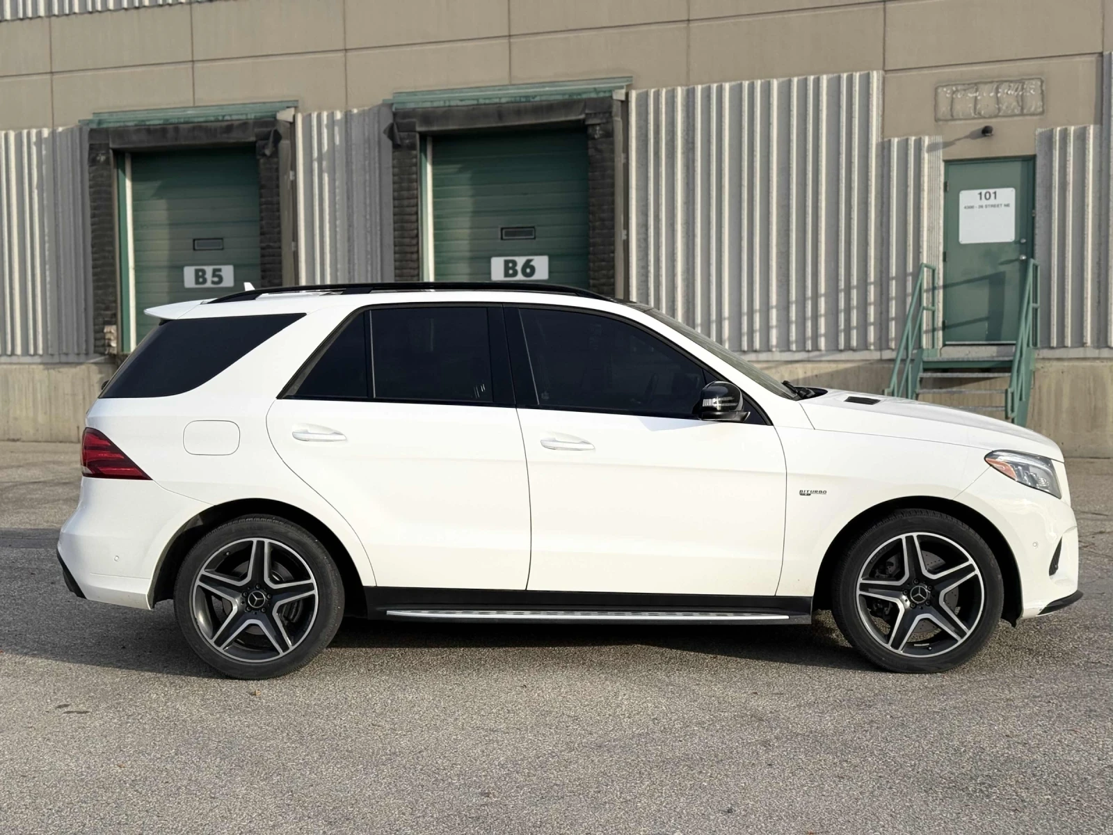 Mercedes-Benz GLE 43 AMG Pano* 360* H&K* Подгрев* , снимка 4 - Автомобили и джипове - 56248973