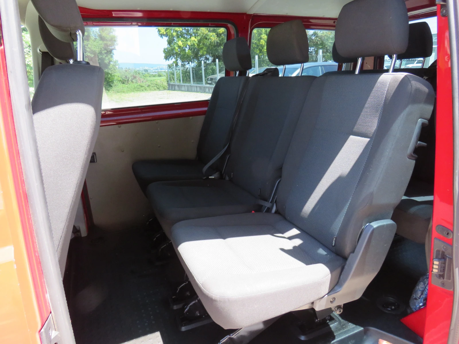 VW Transporter 2.0TDI РЪЧКА 8+ 1, снимка 10 - Бусове и автобуси - 55132099