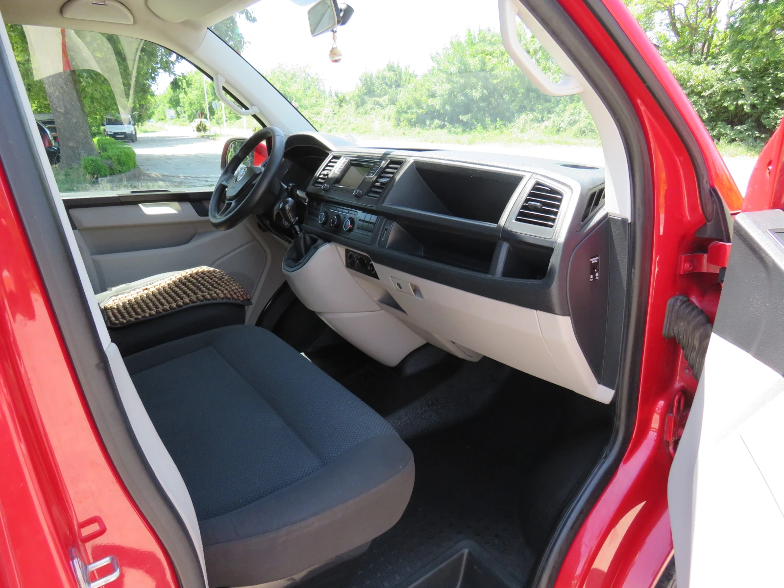 VW Transporter 2.0TDI РЪЧКА 8+ 1, снимка 13 - Бусове и автобуси - 55132099