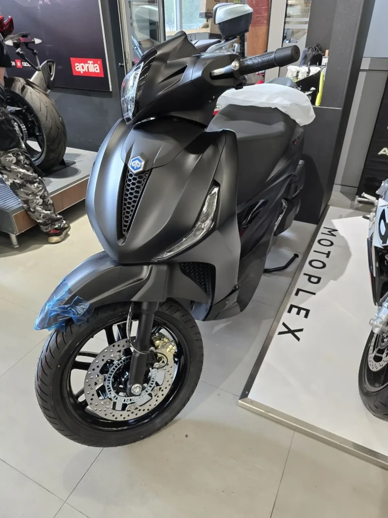 Piaggio Beverly Deep Black 400cc, снимка 9 - Мотоциклети и мототехника - 47387616