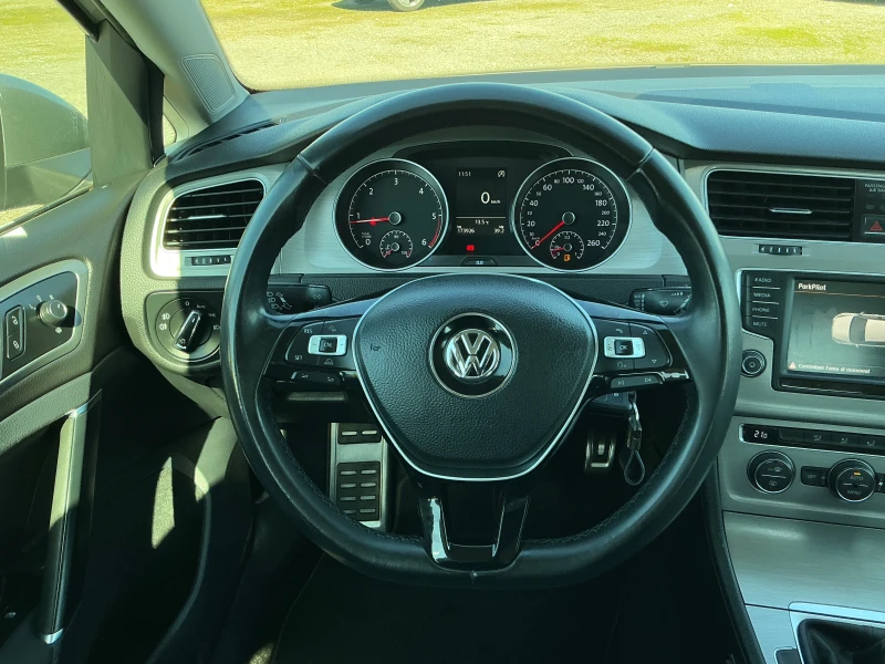 VW Golf 1.6 TDI, снимка 9 - Автомобили и джипове - 49402591