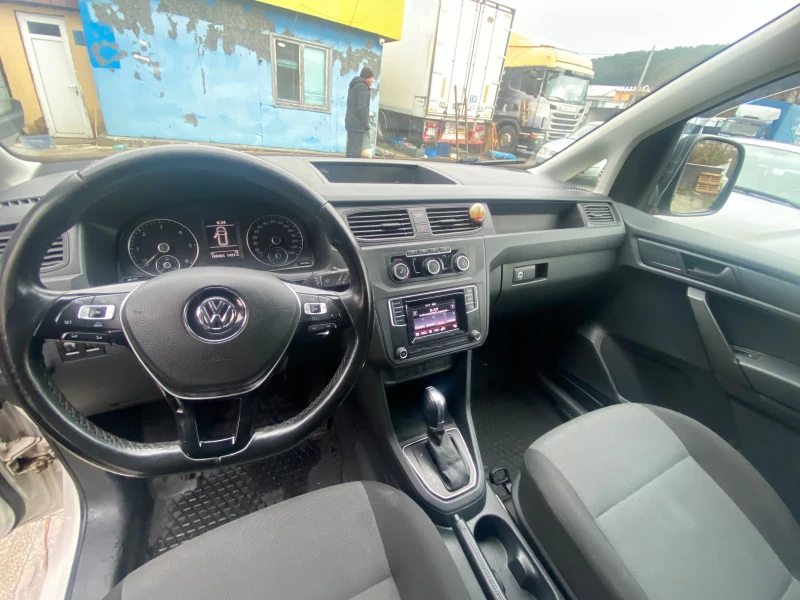 VW Caddy Автоматик, снимка 13 - Автомобили и джипове - 53030763