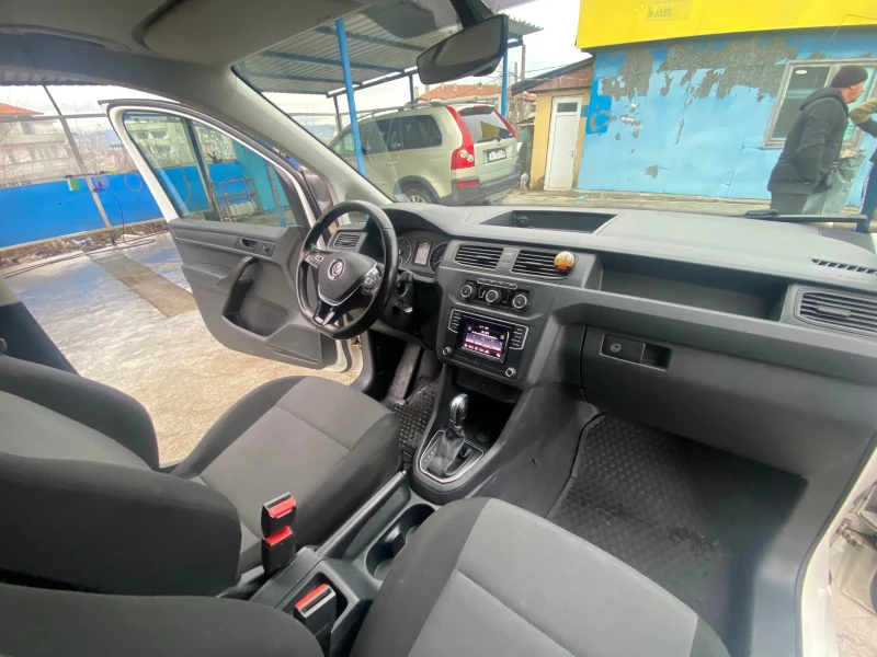 VW Caddy Автоматик, снимка 14 - Автомобили и джипове - 53030763