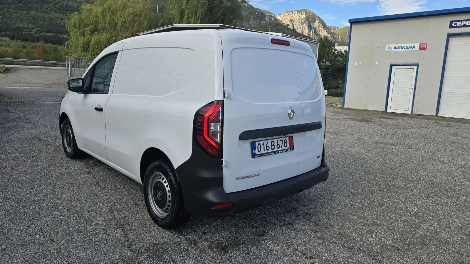 Renault Kangoo Е-tech Швейцария  - изображение 5