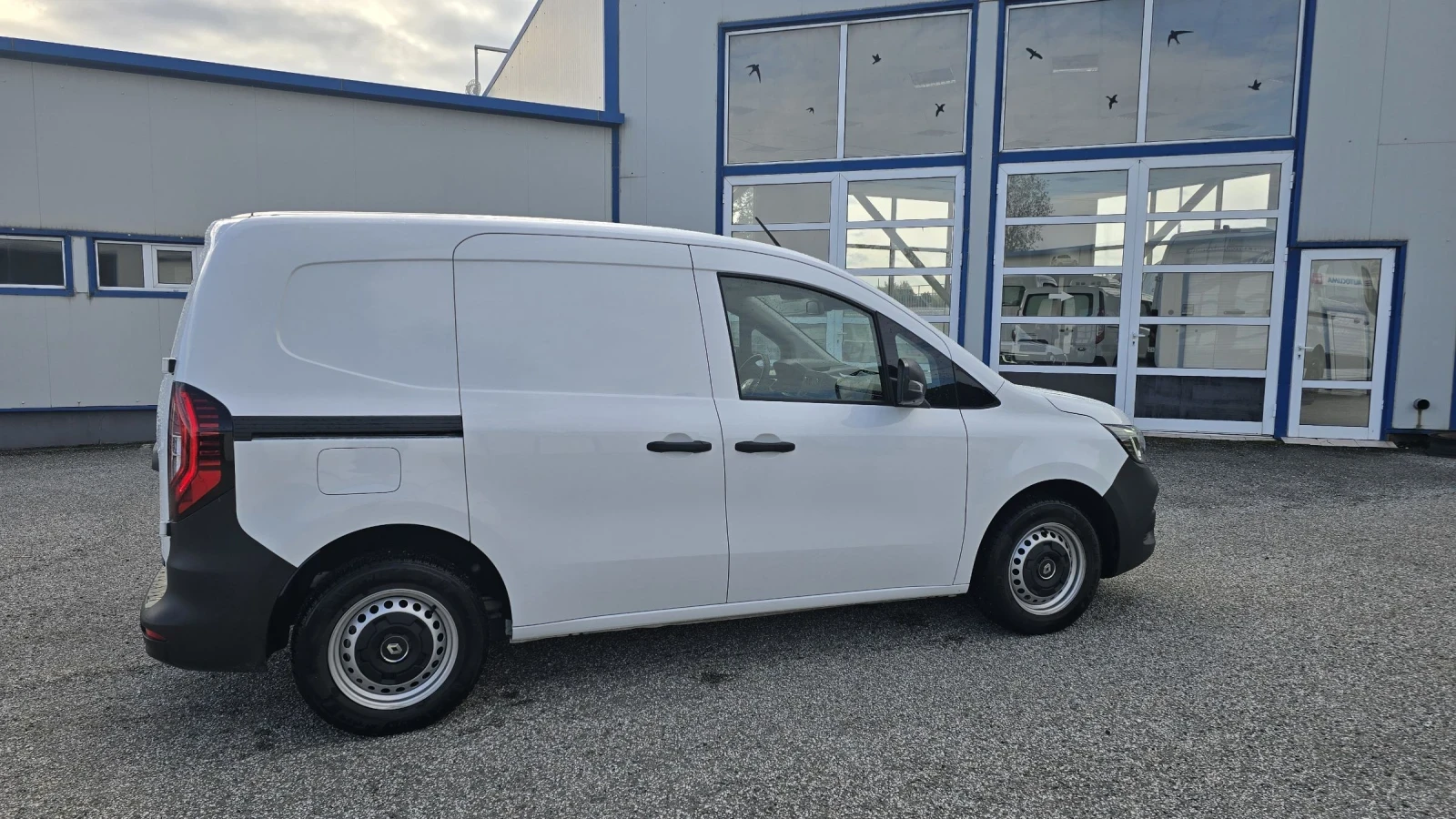 Renault Kangoo Е-tech Швейцария  - изображение 4