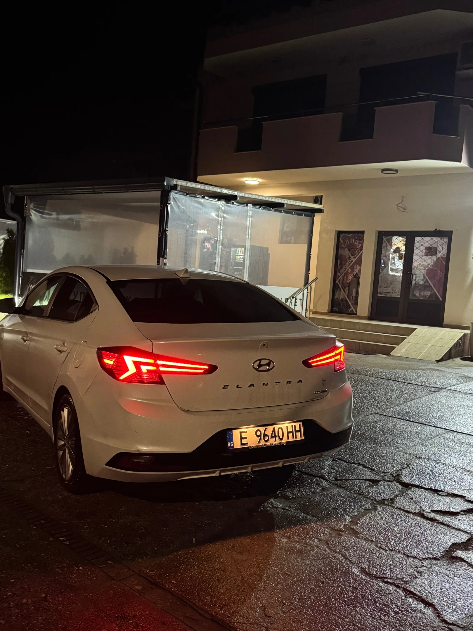 Hyundai Elantra 2.0  - изображение 4