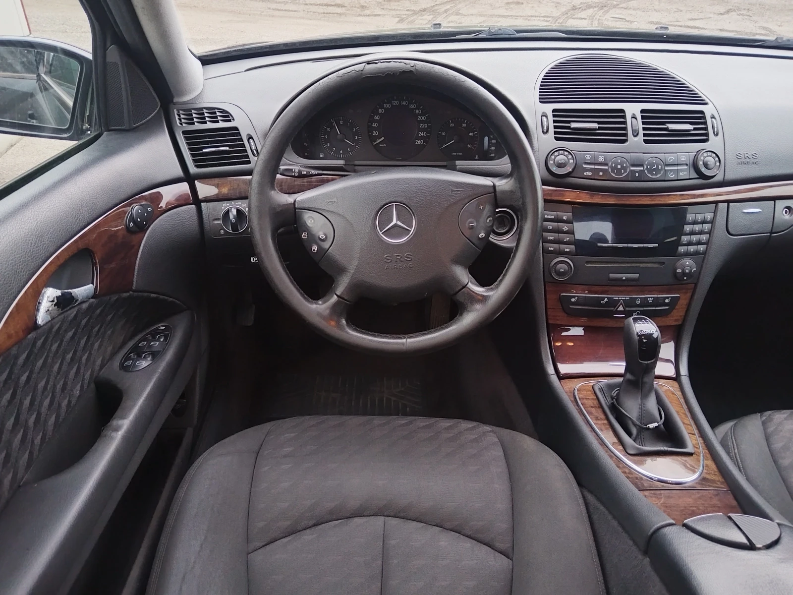 Mercedes-Benz E 220, снимка 10 - Автомобили и джипове - 54058959