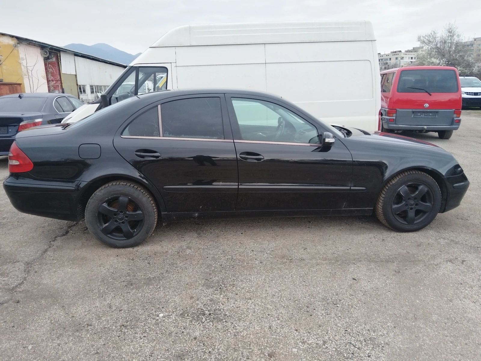Mercedes-Benz E 220, снимка 4 - Автомобили и джипове - 54058959