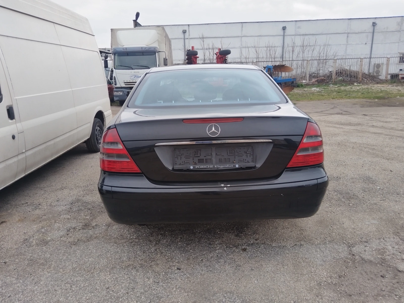 Mercedes-Benz E 220, снимка 6 - Автомобили и джипове - 54058959