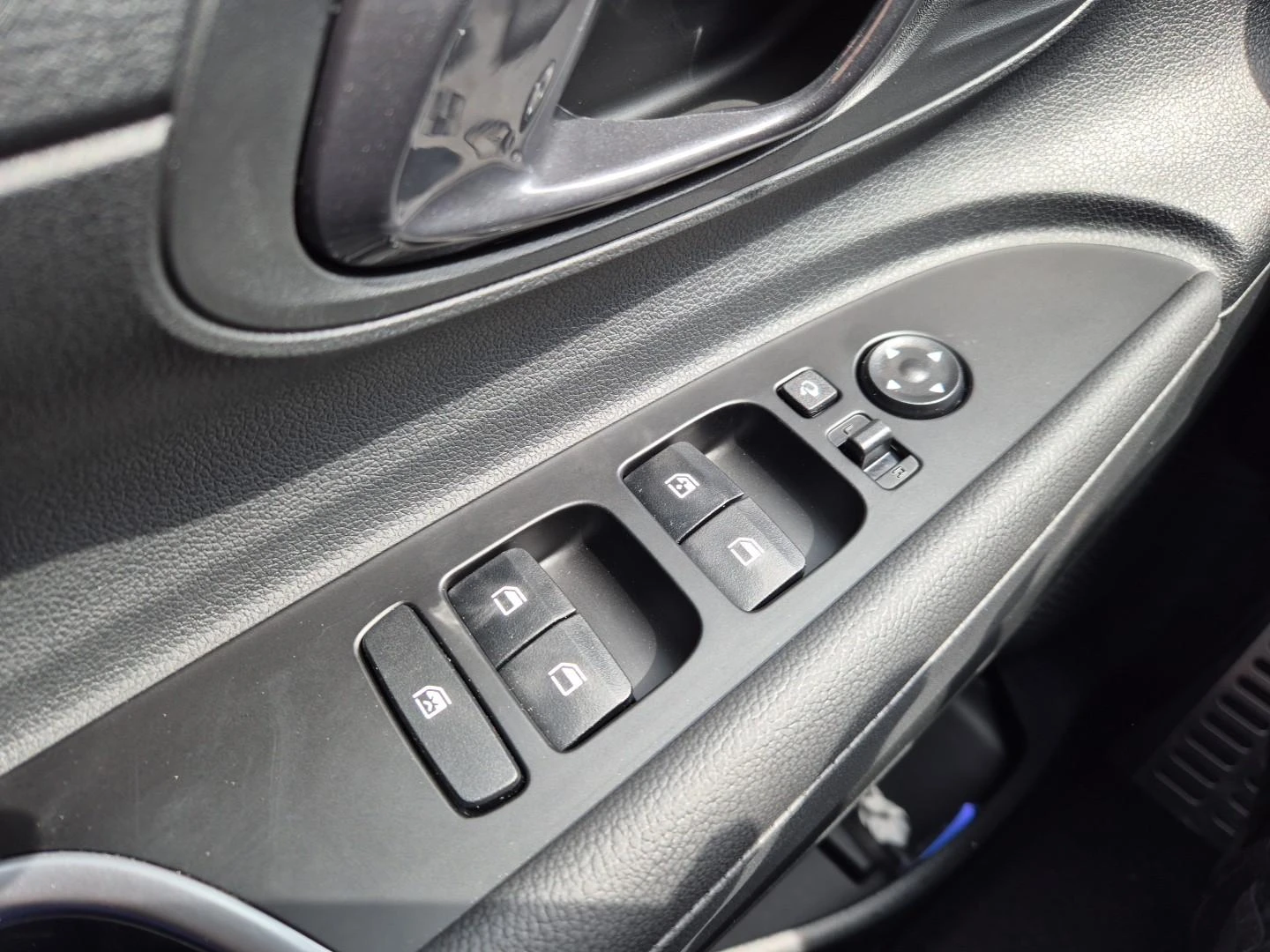 Hyundai Bayon 1.0 - Petrol - Manual, снимка 11 - Автомобили и джипове - 54628199