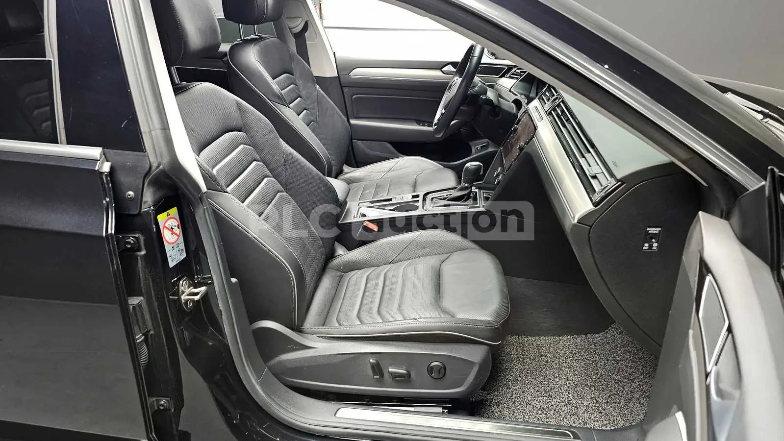 VW Arteon PRESTIGE /360/PANORAMA/ПОДГРЕВ/ОБДУХВАНЕ/, снимка 10 - Автомобили и джипове - 55156625