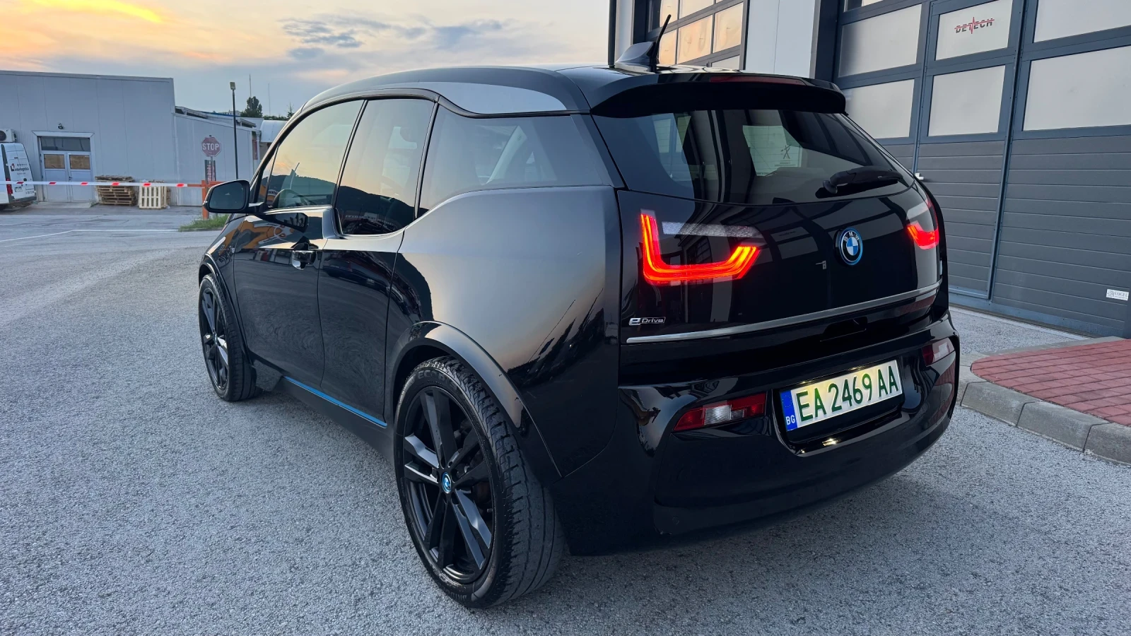 BMW i3 120 Ah Термопомпа Harman Kardon , снимка 2 - Автомобили и джипове - 55342672
