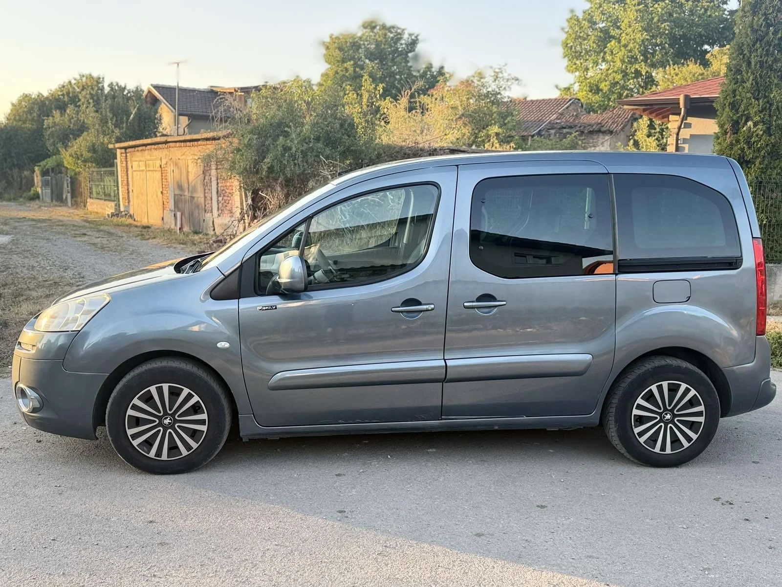 Peugeot Partner 1.6 , снимка 7 - Автомобили и джипове - 56127293