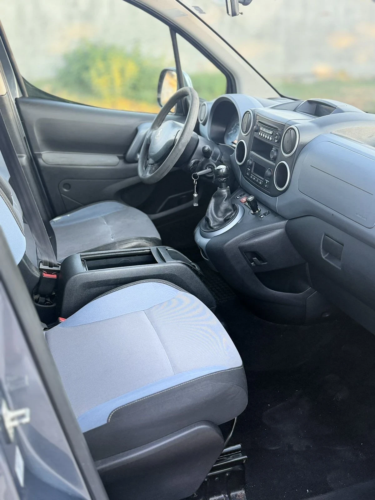 Peugeot Partner 1.6 , снимка 11 - Автомобили и джипове - 56127293