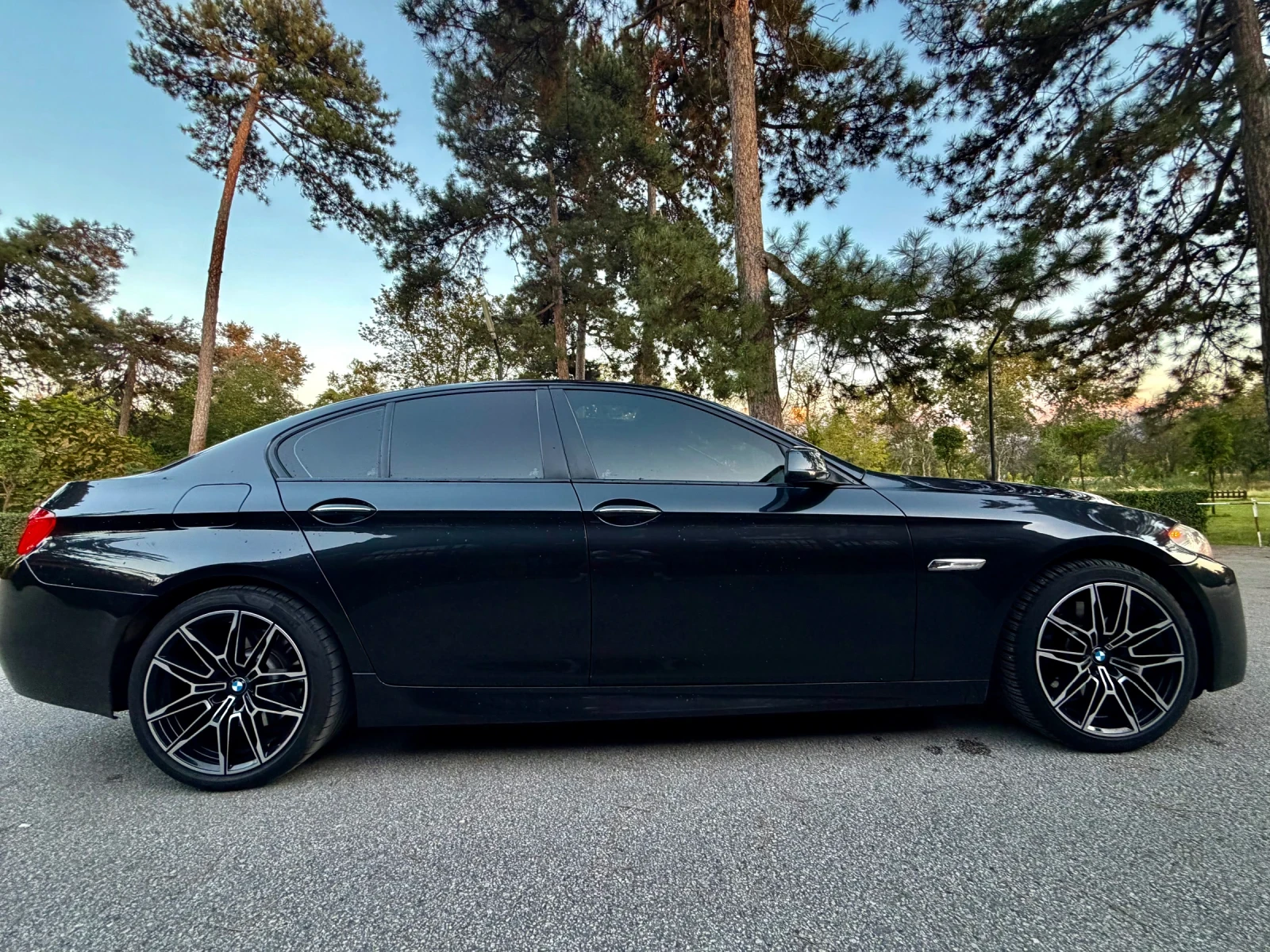 BMW 530 M-Pack-FULL-shadow line!!, снимка 3 - Автомобили и джипове - 56298313