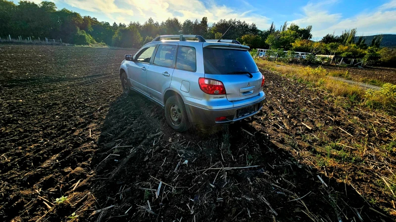 Mitsubishi Outlander 2.0i 16V 4WD, снимка 4 - Автомобили и джипове - 47538073