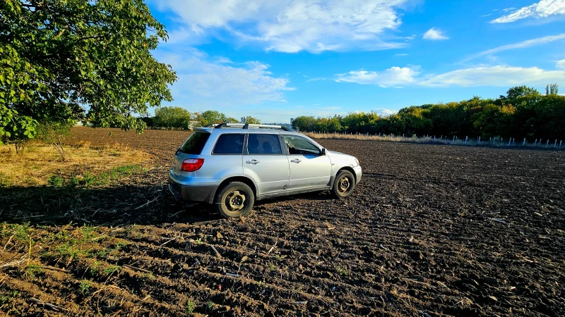 Mitsubishi Outlander 2.0i 16V 4WD, снимка 3 - Автомобили и джипове - 47538073