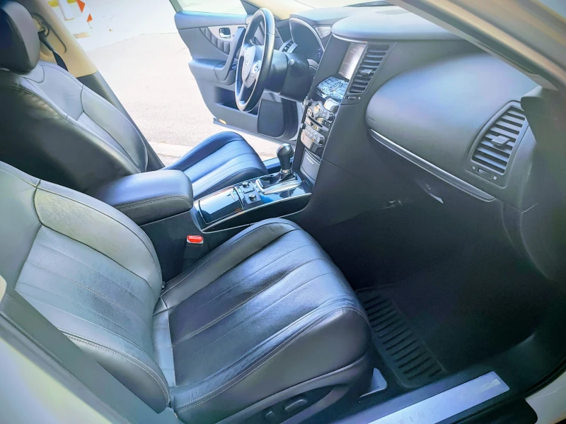 Infiniti QX70, снимка 9 - Автомобили и джипове - 52362145
