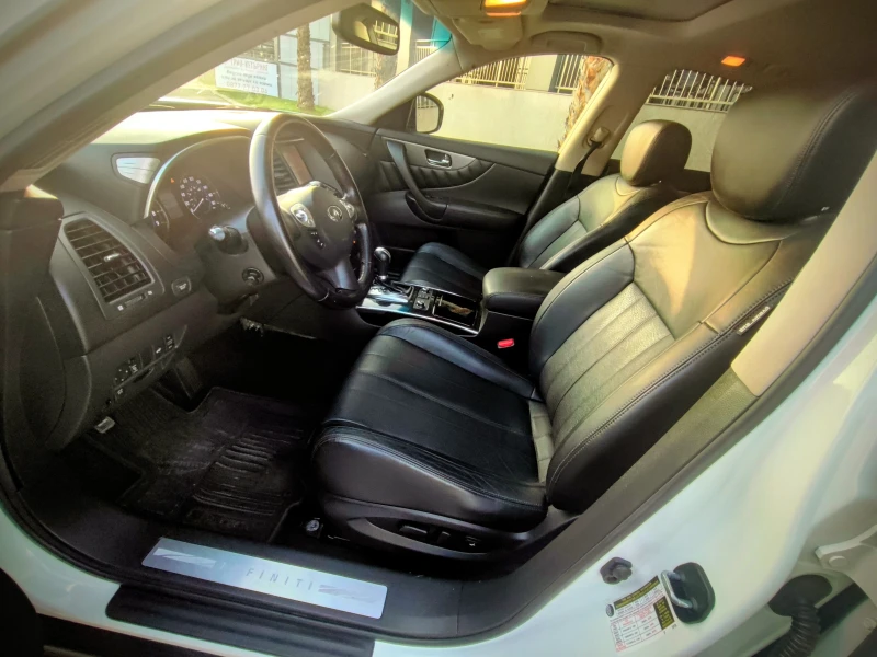 Infiniti QX70, снимка 8 - Автомобили и джипове - 52362145