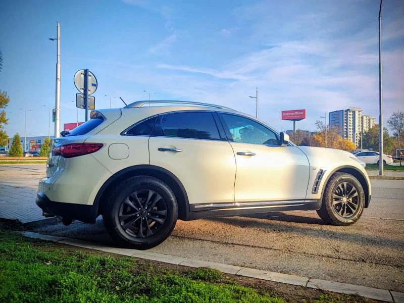 Infiniti QX70, снимка 4 - Автомобили и джипове - 52362145