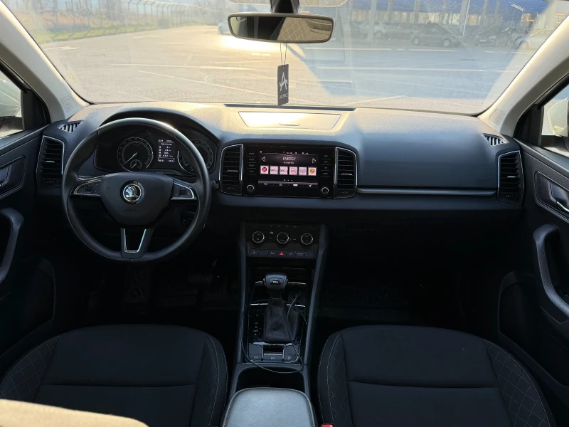 Skoda Karoq Обслужена! Всичко платено + каско!, снимка 13 - Автомобили и джипове - 53584630
