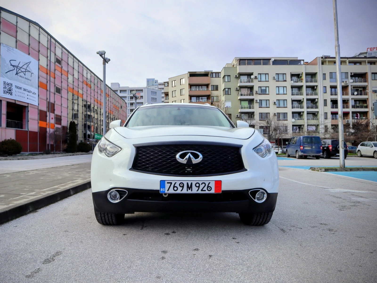 Infiniti QX70, снимка 2 - Автомобили и джипове - 52362145