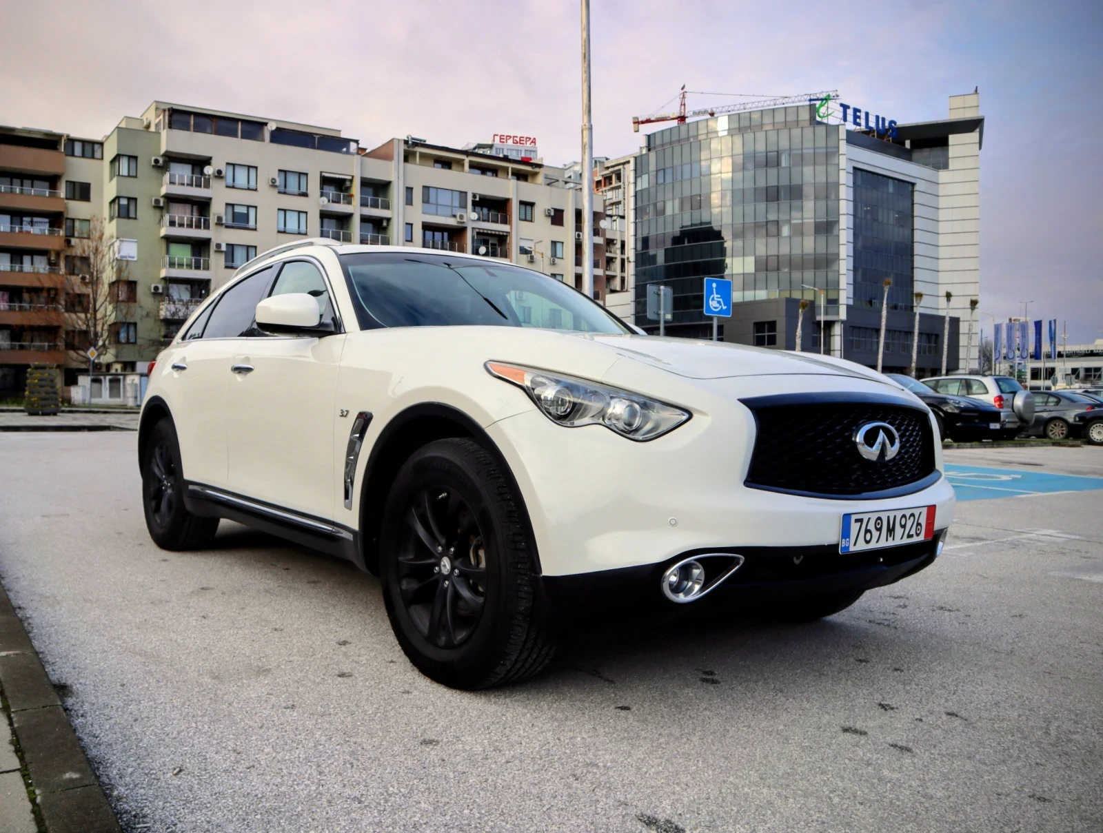 Infiniti QX70, снимка 3 - Автомобили и джипове - 52362145