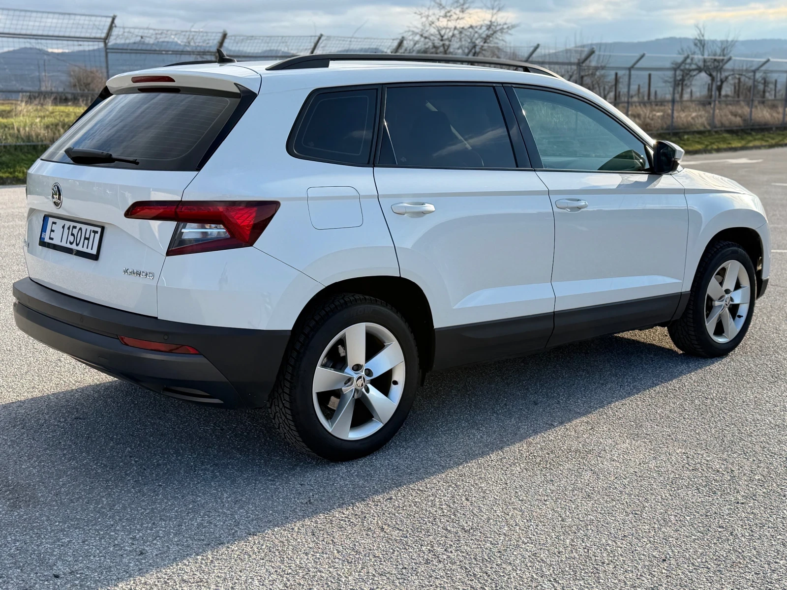 Skoda Karoq Обслужена! Всичко платено + каско! - изображение 3