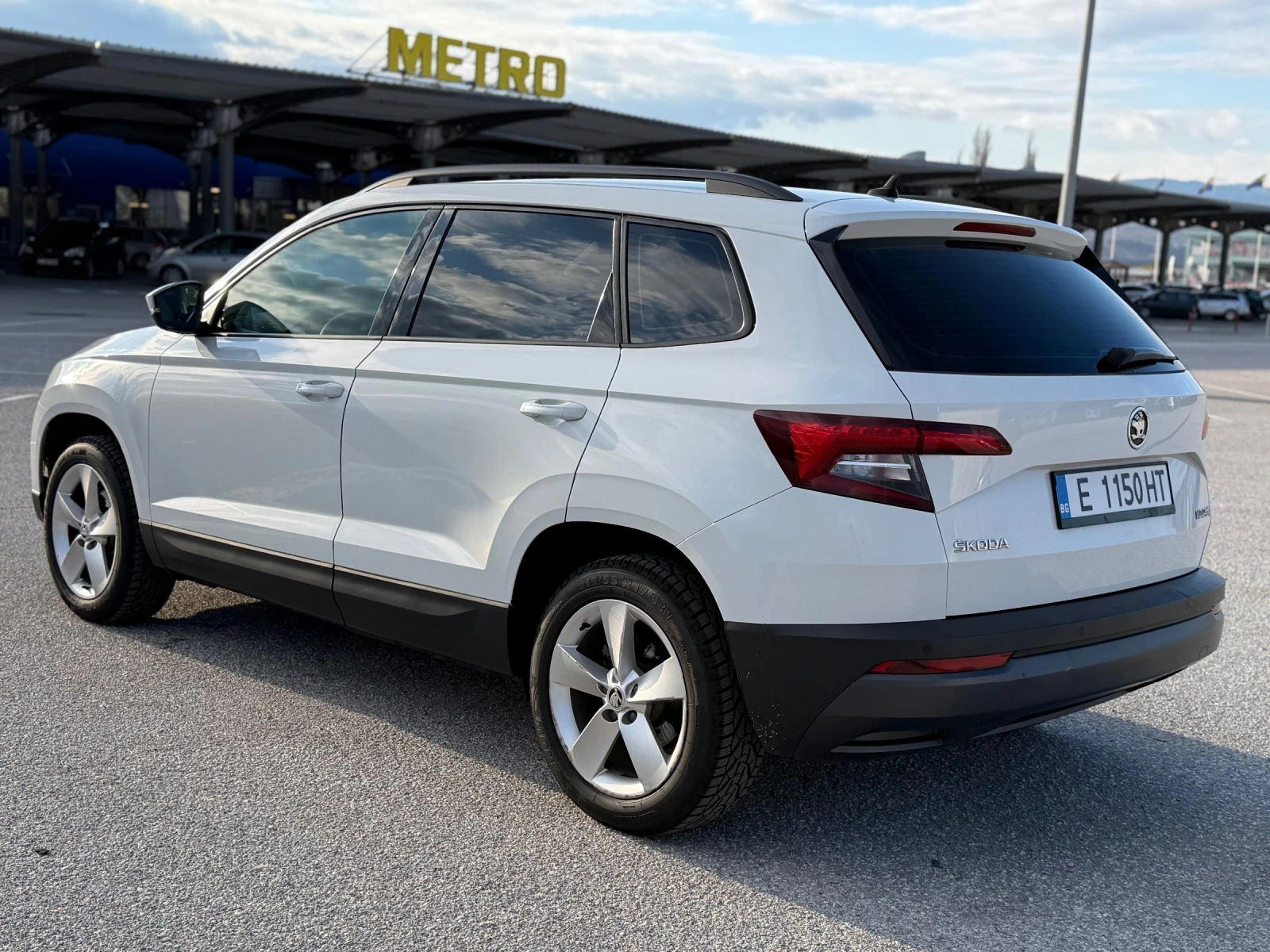 Skoda Karoq Обслужена! Всичко платено + каско! - изображение 4