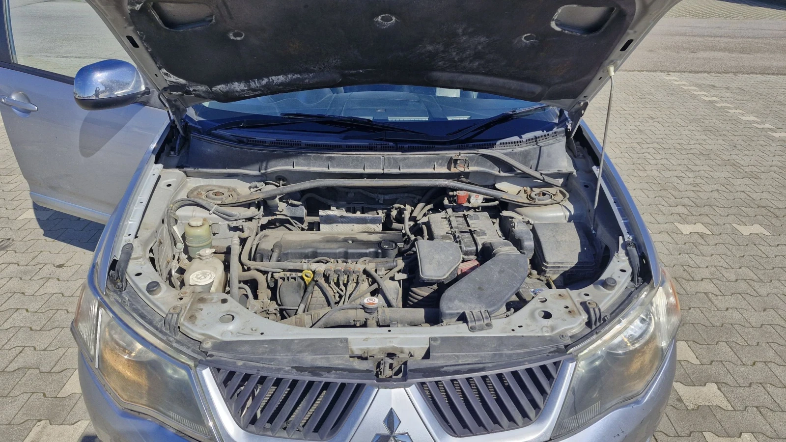 Mitsubishi Outlander 2.4 LPG, снимка 10 - Автомобили и джипове - 53965437