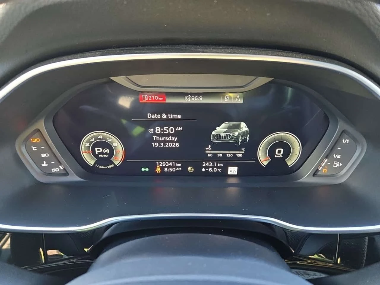 Audi Q3 * TECHNIK * PANO * 360 * CARFAX * ПОДГРЕВИ, снимка 9 - Автомобили и джипове - 54001000