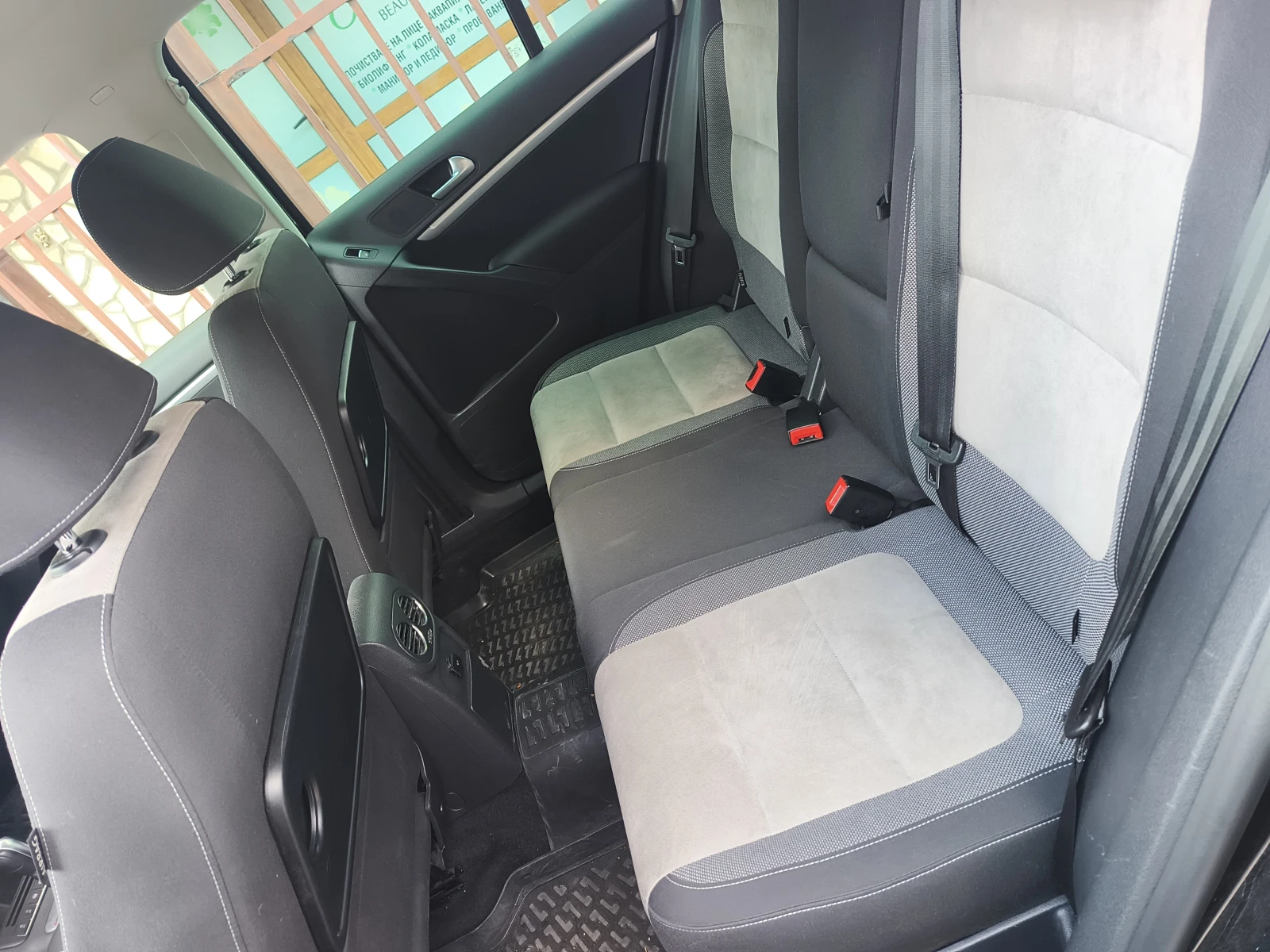 VW Tiguan Typ 5N, снимка 9 - Автомобили и джипове - 56553010
