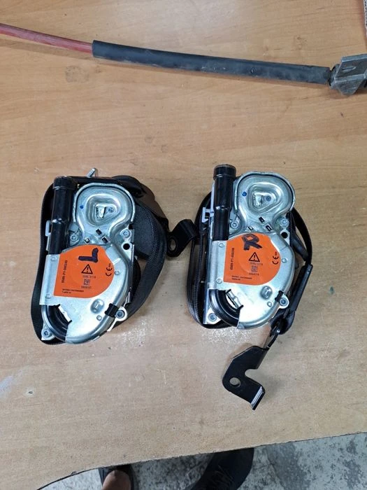 2бр Предни колани Audi Q5 facelift Seatbelt 8R1857705N комплект 2015