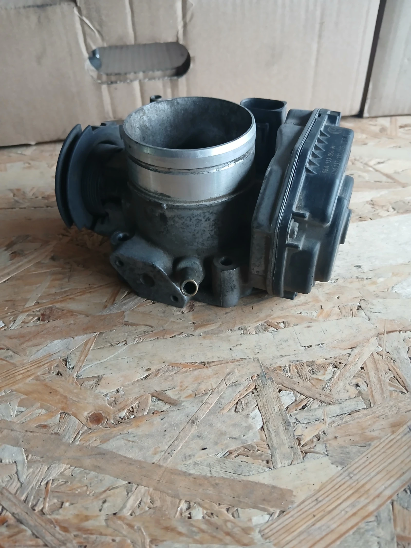 06А 133 064 М дросел клапа Audi A3 1.8i, снимка 5 - Части - 55405116