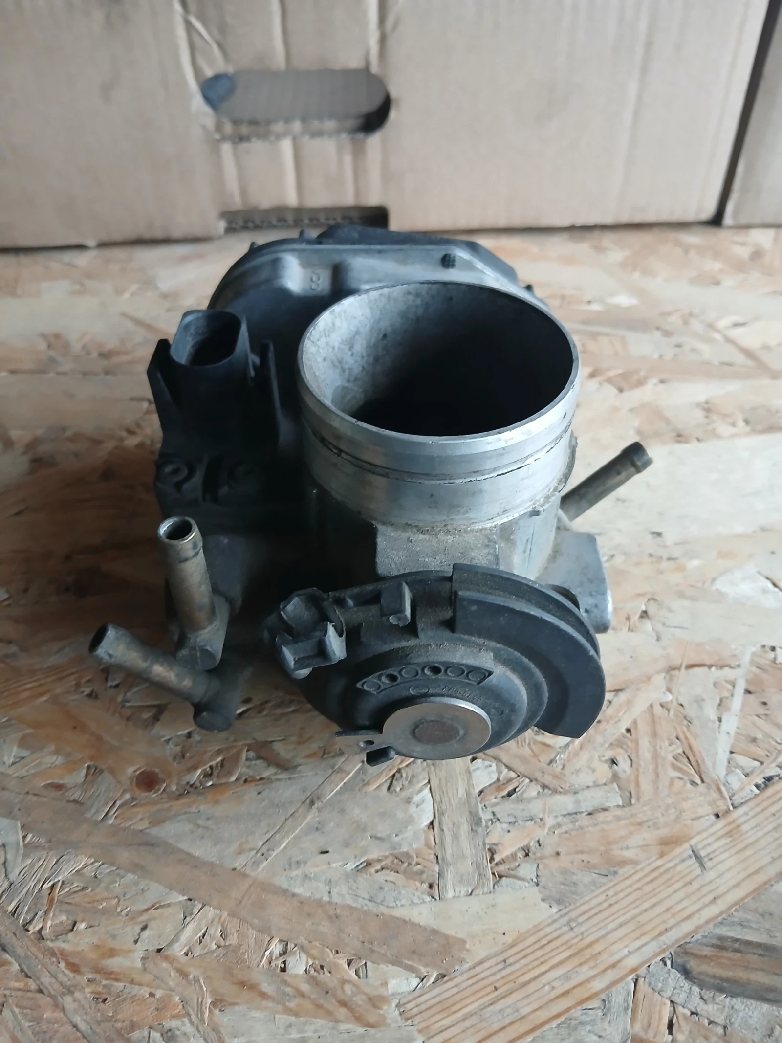 06А 133 064 М дросел клапа Audi A3 1.8i, снимка 2 - Части - 55405116