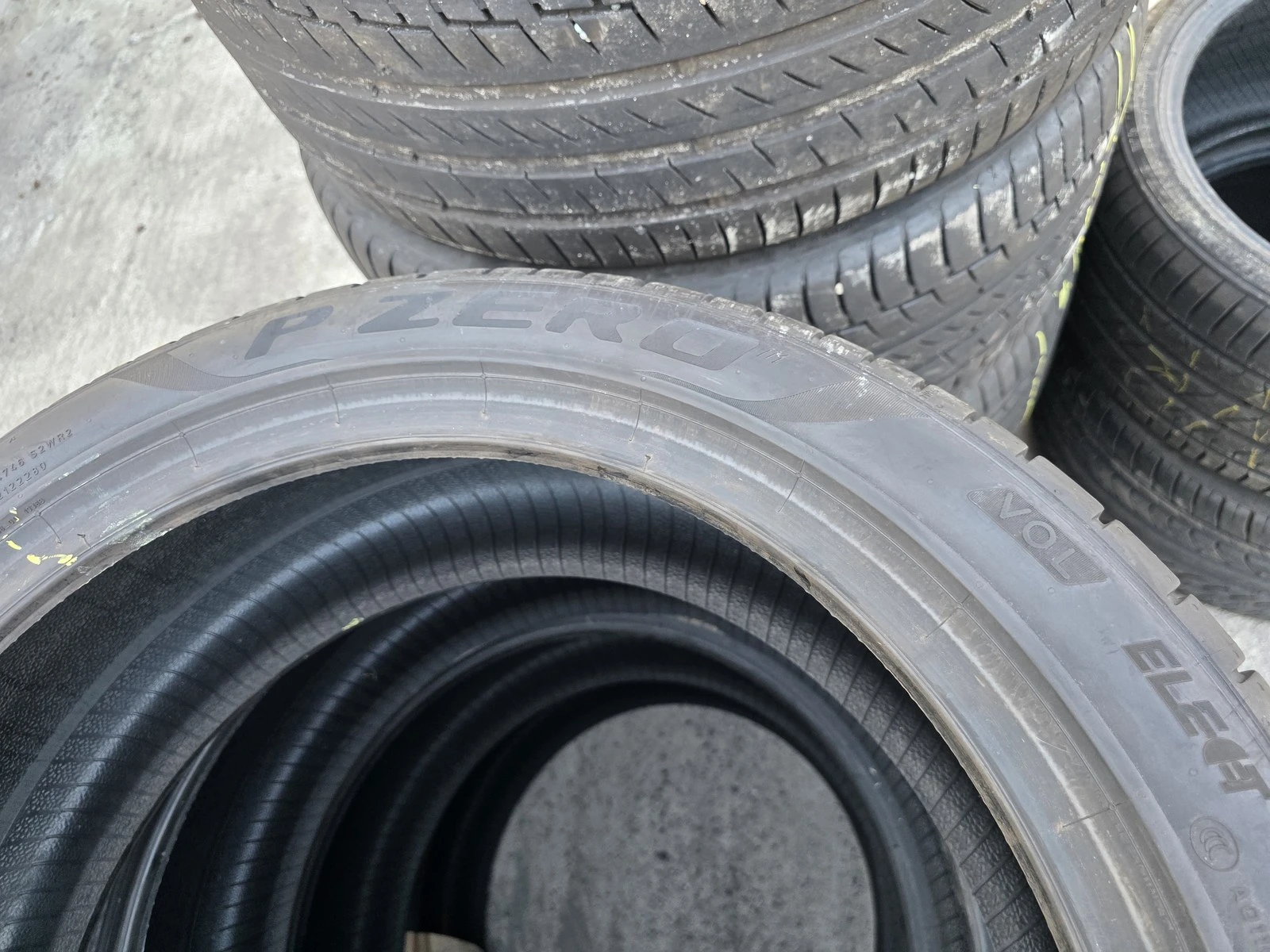 Гуми Летни 235/45R20, снимка 9 - Гуми и джанти - 56664519