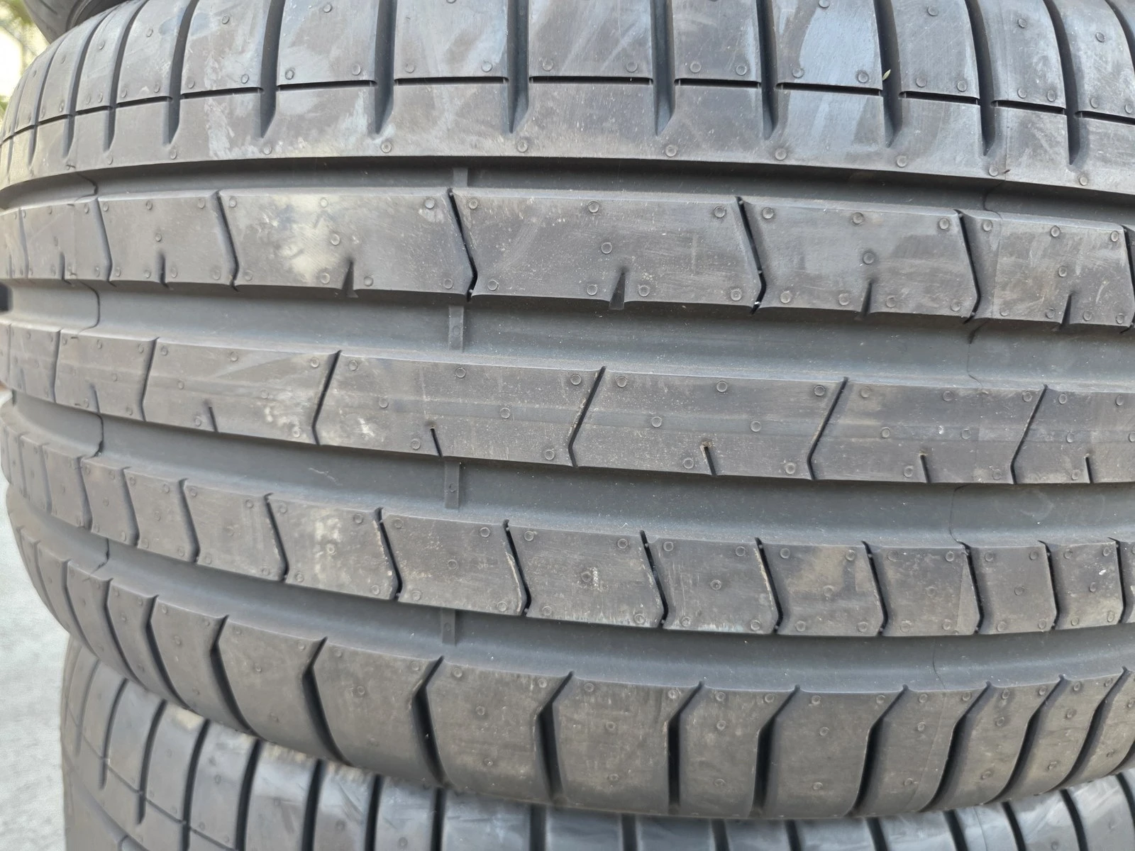 Гуми Летни 235/45R20, снимка 3 - Гуми и джанти - 56664519