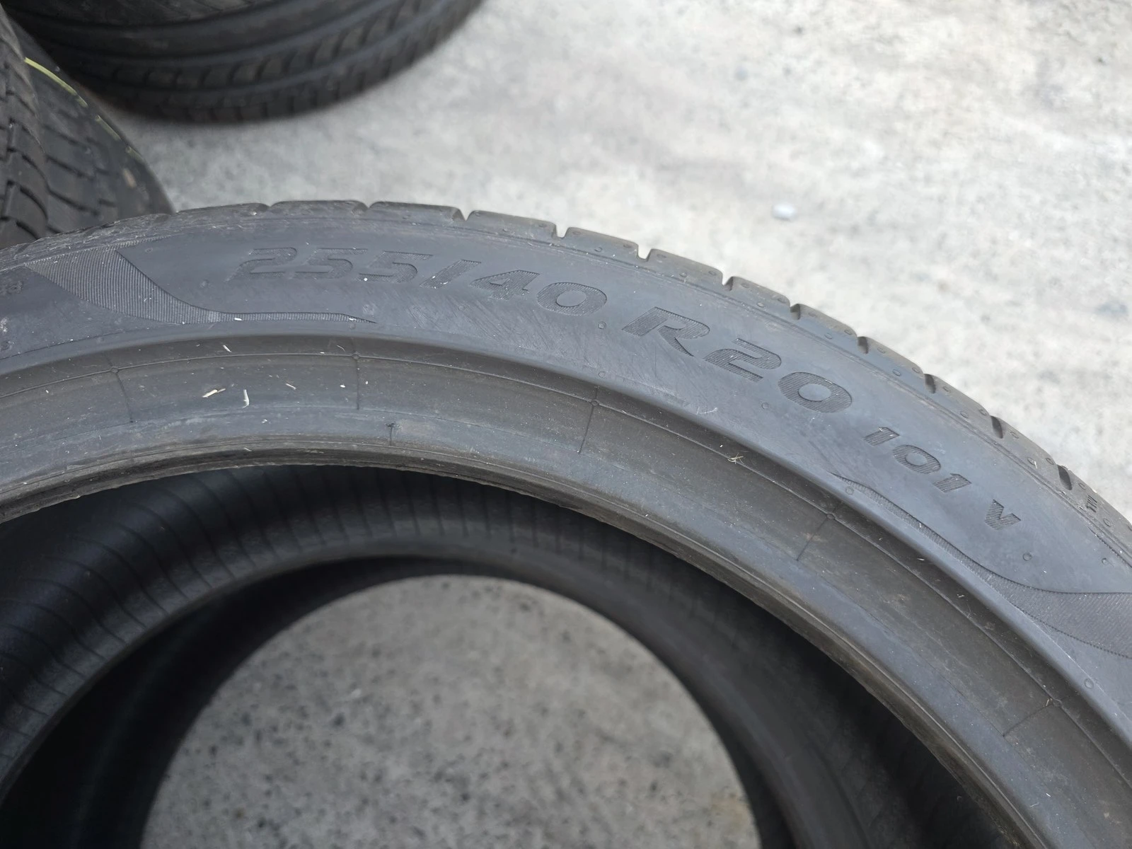 Гуми Летни 235/45R20, снимка 11 - Гуми и джанти - 56664519