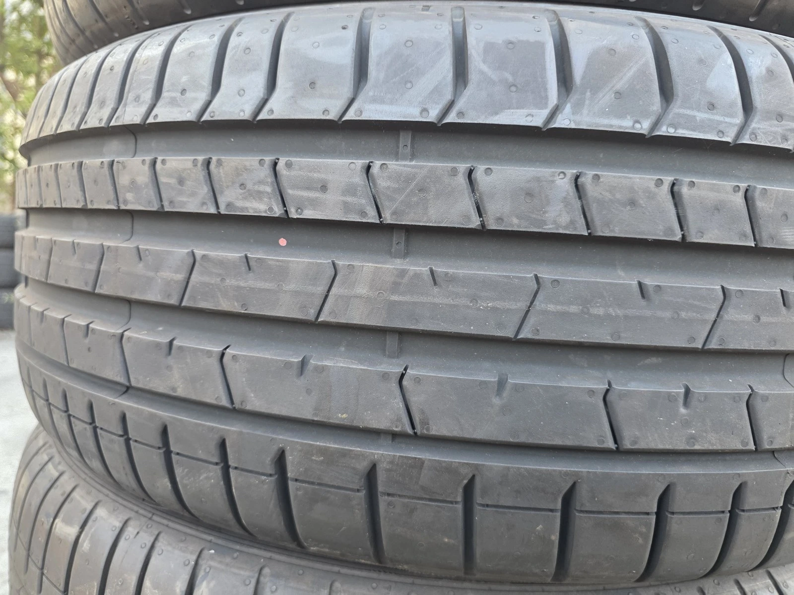 Гуми Летни 235/45R20, снимка 2 - Гуми и джанти - 56664519