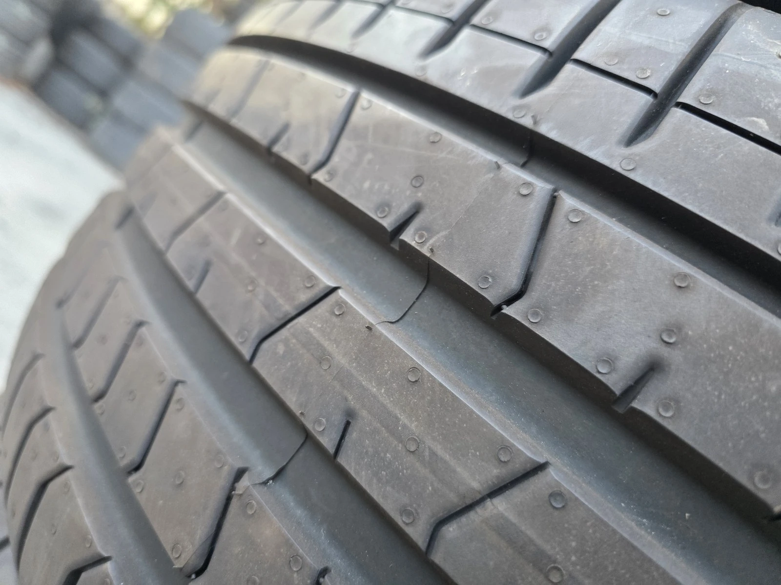 Гуми Летни 235/45R20, снимка 5 - Гуми и джанти - 56664519