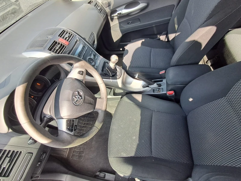 Toyota Auris 1.4, снимка 5 - Автомобили и джипове - 47783670