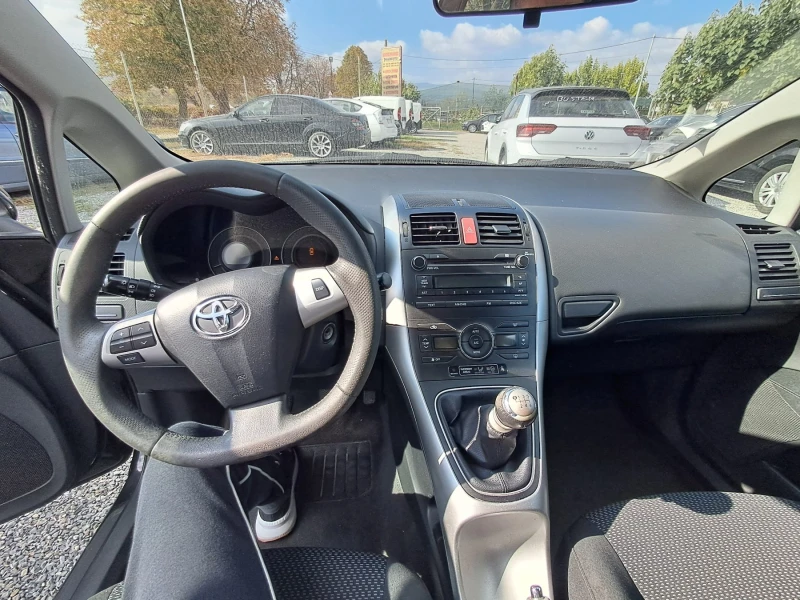 Toyota Auris 1.4, снимка 6 - Автомобили и джипове - 47783670