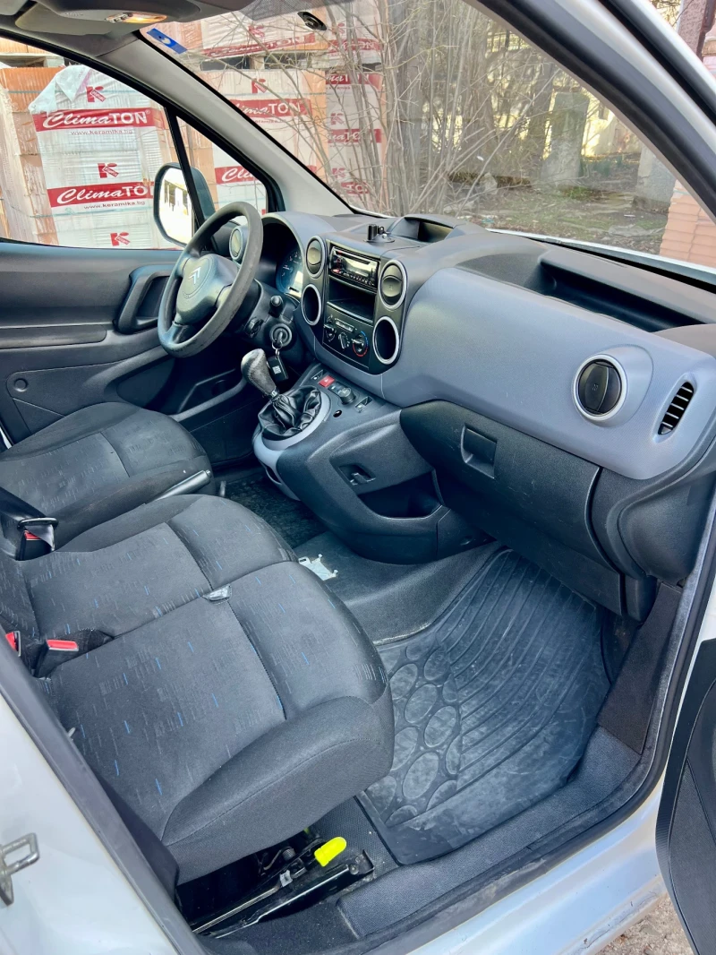 Citroen Berlingo 1.6 HDI 92к.с КЛИМАТИК, снимка 8 - Автомобили и джипове - 49010421