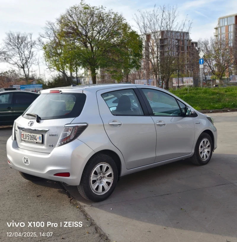 Toyota Yaris 1.5VVT-i Hybrid Swiss , снимка 16 - Автомобили и джипове - 52467444