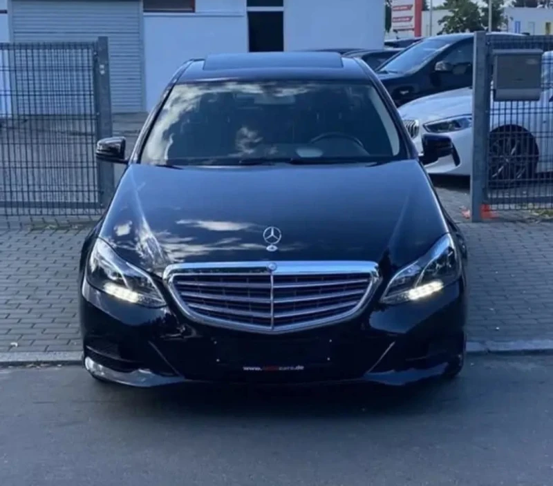 Mercedes-Benz E 220, снимка 2 - Автомобили и джипове - 52592359